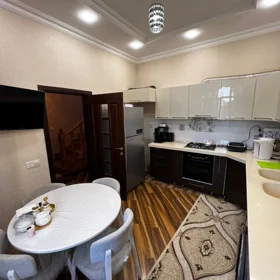 In nan 200.0 m² house with 5.0 rooms is for sale - Image 4