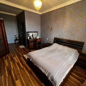 In nan 200.0 m² house with 5.0 rooms is for sale - Image 6