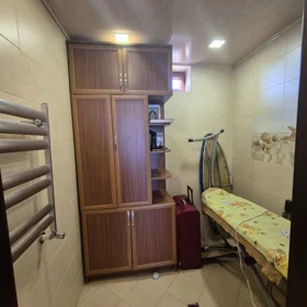 In nan 200.0 m² house with 5.0 rooms is for sale - Image 9