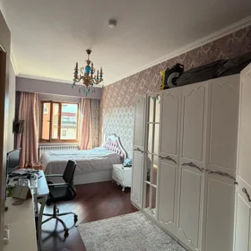 In Baku 155.0 m² apartment is for rent - Image 3