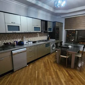 In Baku 212.0 m² apartment is for sale - Image 3