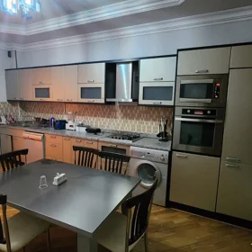 In Baku 212.0 m² apartment is for sale - Image 5