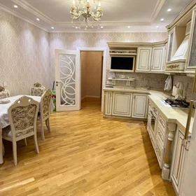 In Baku 134.0 m² apartment is for sale - Image 10