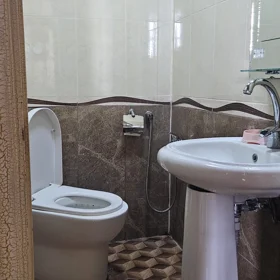 In Baku 170.0 m² apartment is for sale - Image 4