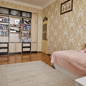 In Baku 170.0 m² apartment is for sale - Image 9