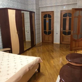 In Baku 140.0 m² apartment is for rent - Image 10