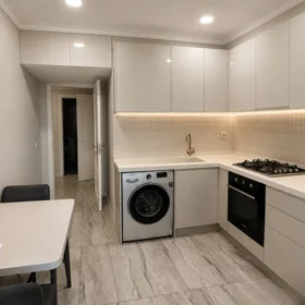 In Baku 100.0 m² apartment is for sale - Image 3