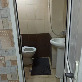 In Baku 70.0 m² house with 3.0 rooms is for rent - Image 5