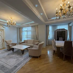 In Baku 155.0 m² apartment is for sale - Image 4