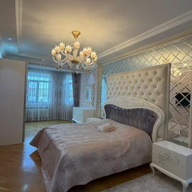 In Baku 155.0 m² apartment is for sale - Image 9