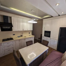 In Baku 135.0 m² apartment is for rent - Image 5