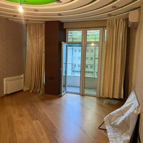 In Baku 177.0 m² apartment is for sale - Image 6