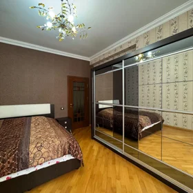 In Baku 120.0 m² apartment is for sale - Image 3