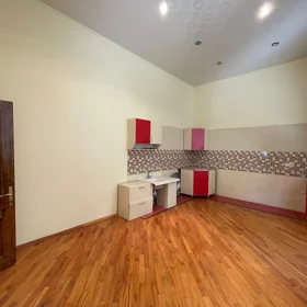 In Baku 750.0 m² house with 6.0 rooms is for sale - Image 2