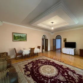 In Baku 750.0 m² house with 6.0 rooms is for sale - Image 9