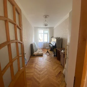 In Baku 70.0 m² apartment is for rent - Image 3