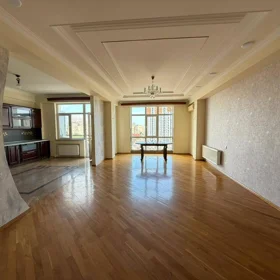 In Binəqədi rayonu 140.0 m² apartment is for rent