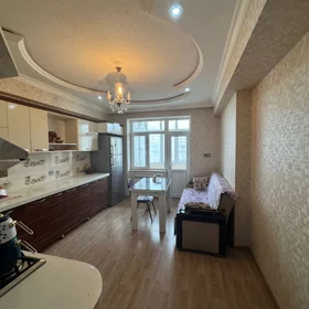In Baku 100.0 m² apartment is for sale - Image 2