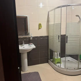 In Baku 110.0 m² apartment is for sale - Image 9