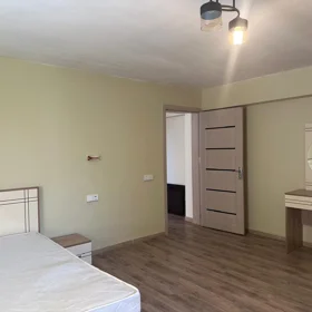 In Baku 70.0 m² apartment is for rent - Image 3