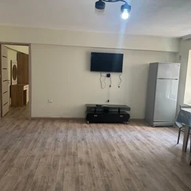 In Baku 70.0 m² apartment is for rent - Image 5