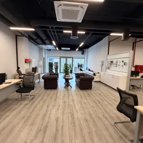 In Xətai rayonu 235.0 m² commercial is for rent - Image 2