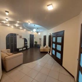 In Baku 190.0 m² apartment is for rent - Image 3