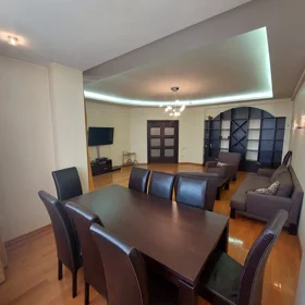 In Baku 190.0 m² apartment is for rent - Image 7