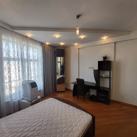 In Baku 190.0 m² apartment is for rent - Image 10