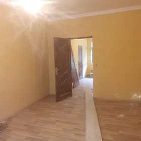 In Baku 100.0 m² apartment is for sale - Image 3
