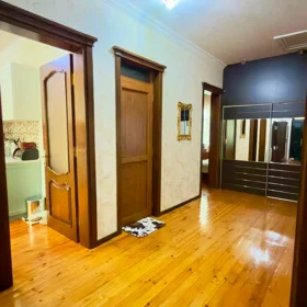 In Baku 100.0 m² house with 4.0 rooms is for sale - Image 2
