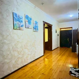 In Baku 100.0 m² house with 4.0 rooms is for sale - Image 10