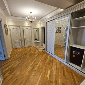 In Baku 190.0 m² apartment is for rent - Image 4