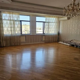 In Baku 190.0 m² apartment is for rent - Image 8
