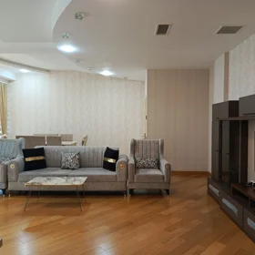 In Baku 212.0 m² apartment is for rent - Image 2