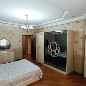 In Baku 146.0 m² apartment is for rent - Image 3