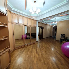 In Baku 146.0 m² apartment is for rent - Image 6