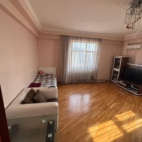 In Baku 130.0 m² apartment is for rent - Image 5