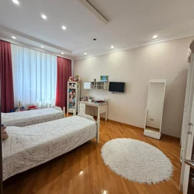 In Baku 150.0 m² apartment is for sale - Image 5