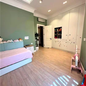 In Baku 235.0 m² apartment is for rent - Image 2