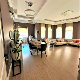 In Baku 235.0 m² apartment is for rent - Image 3