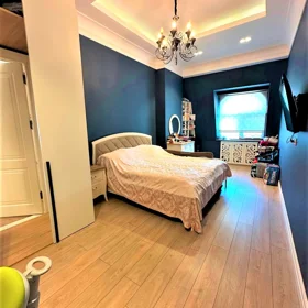 In Baku 235.0 m² apartment is for rent - Image 8