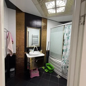 In Baku 120.0 m² apartment is for sale - Image 10