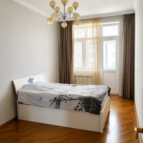 In Baku 150.0 m² apartment is for rent - Image 6