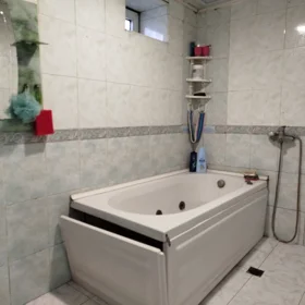 In Baku 300.0 m² house with 5.0 rooms is for sale - Image 2