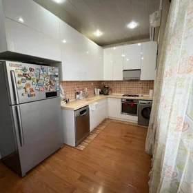 In Baku 107.0 m² apartment is for sale - Image 4