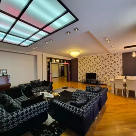 In Baku 280.0 m² apartment is for sale - Image 3