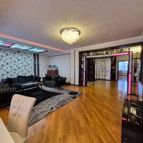 In Baku 280.0 m² apartment is for sale - Image 7