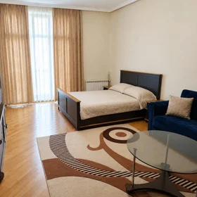 In Baku 70.0 m² apartment is for rent - Image 2