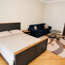 In Baku 70.0 m² apartment is for rent - Image 3